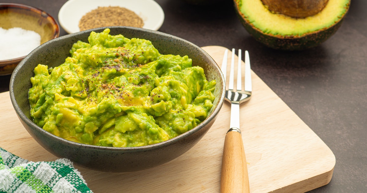 Do avocado pits keep guacamole fresh? A food scientist chips away at the myth