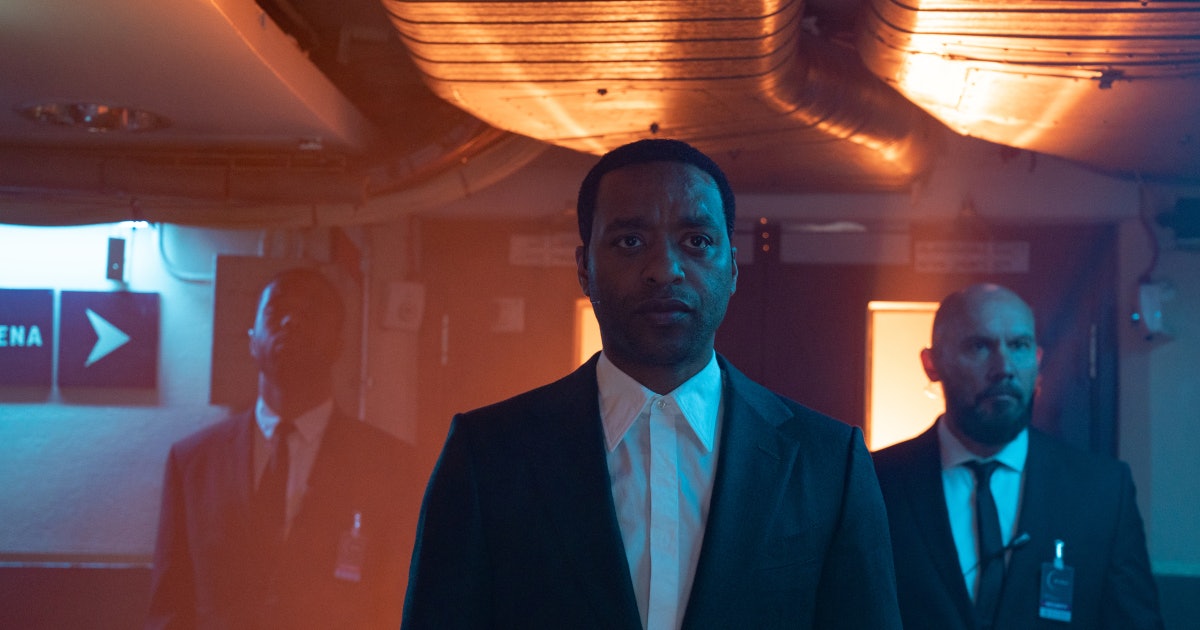 Chiwetel Ejiofor reveals how he created his “own alien” for ‘The Man Who Fell to Earth’
