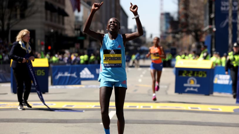 Watch the dramatic final sprint that determined the women’s winner of the Boston Marathon