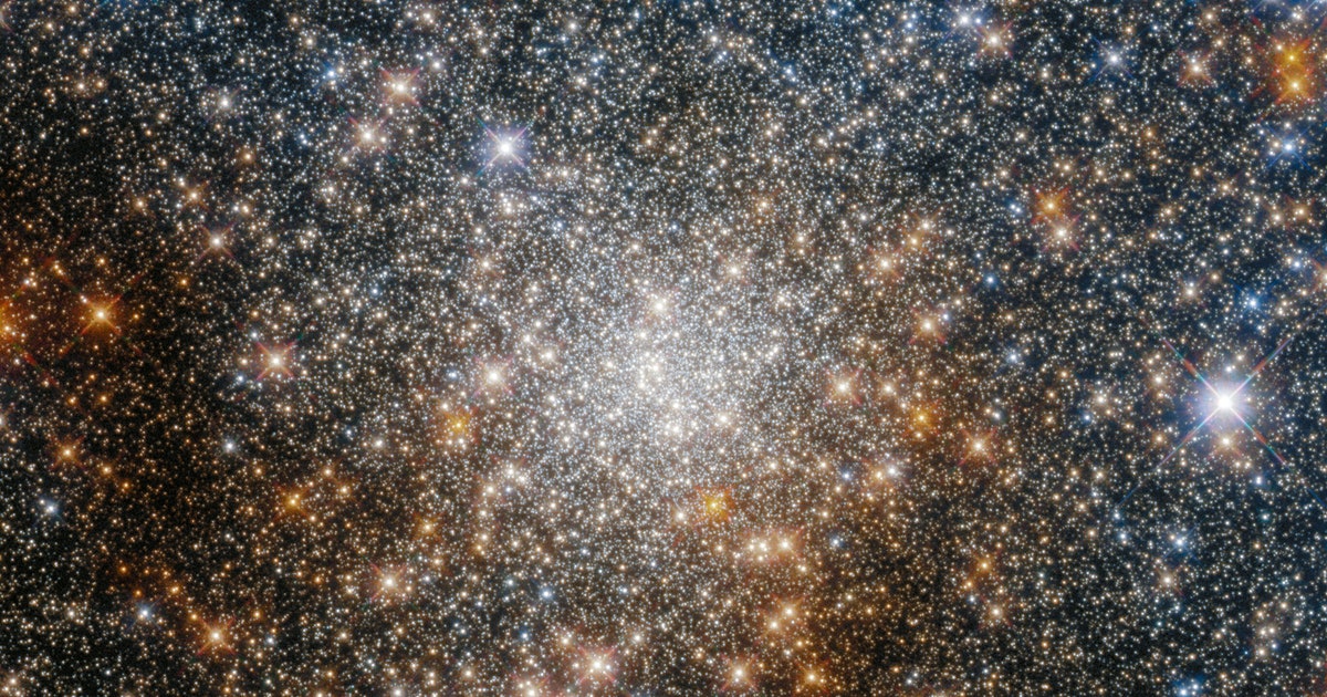 Hubble image shows a glittering globular cluster of stars 23,000 light years away