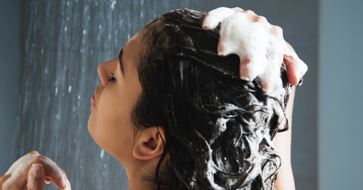 How often should you wash your hair? A dermatologist debunks the “no-poo” movement