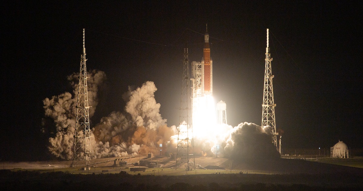 Artemis I lifts off and more: Understand the world through 8 images