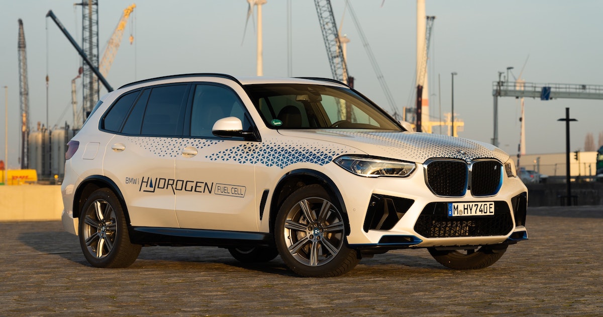 How BMW is Using Hydrogen Cars to Hedge its EV Bets