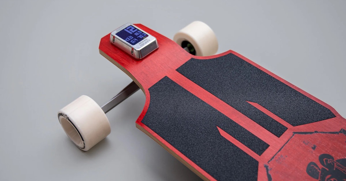 The 38 mph Defiant One E-Skateboard Is Too Fast for Any Person