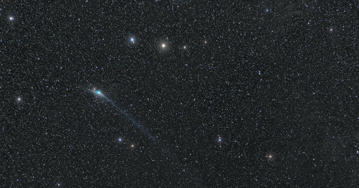 Look! Eerie Green Comet Poses With Big Dipper and Little Dipper