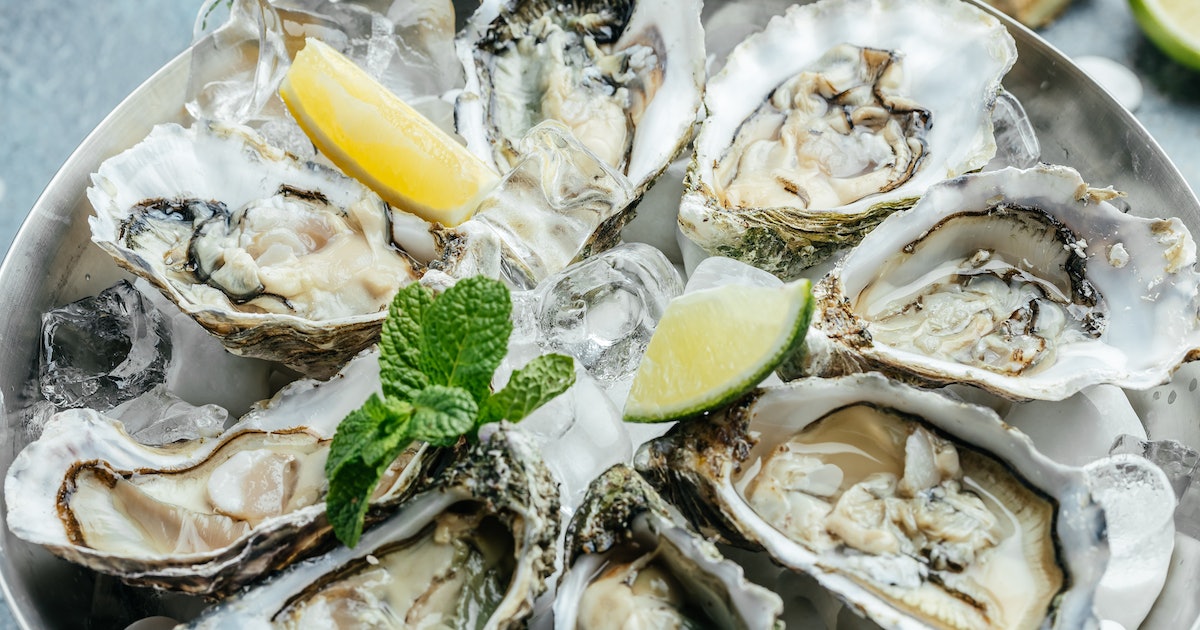 A Marine Scientist Debunks a Myth About Eating Oysters