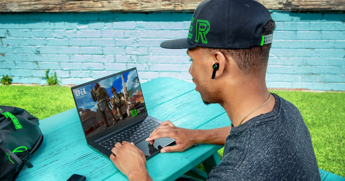 Razer’s New Gaming Earbuds Give Your Xbox, PlayStation, and Switch Ultra-Fast Audio