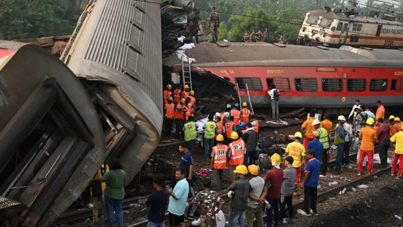 More than 260 killed and 900 injured in Indian train crash