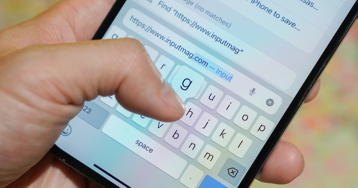 iOS 17 is Finally Fixing Your iPhone’s Terrible Autocorrect