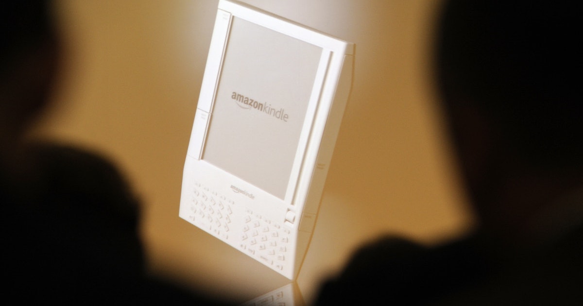 16 Years Ago, the First Kindle Introduced One Killer Feature That Changed How We Read