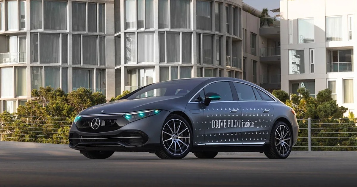 Mercedes Invented a Way To Easily Identify When Cars Are Self-Driving on the Road