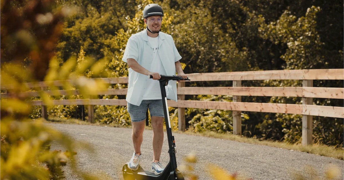 The Apollo Go Electric Scooter Can Keep Up With a Car but Is Still Light Enough To Carry