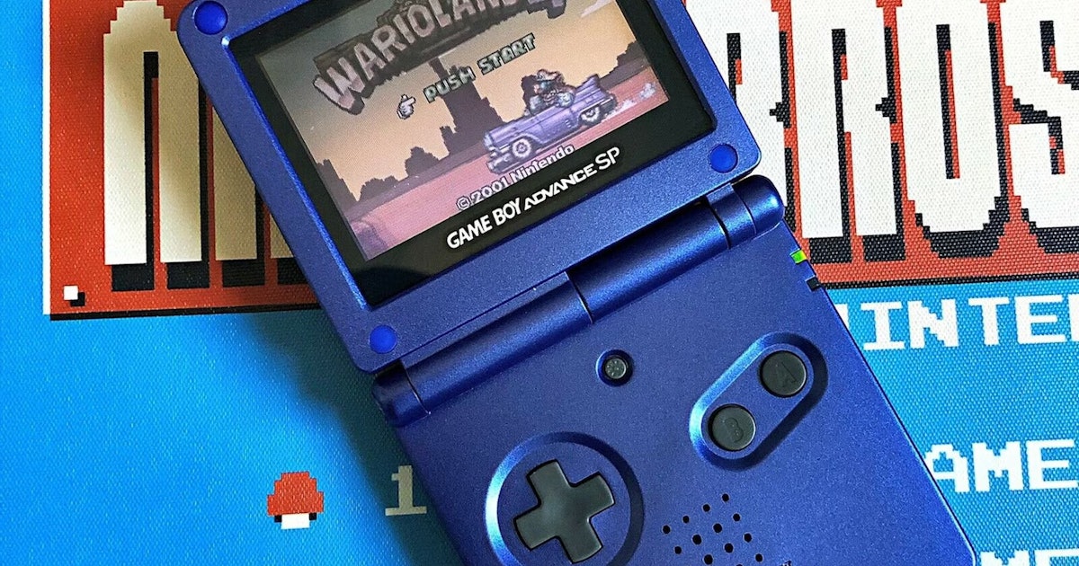 Miyoo Mini Flip Has a Game Boy Advance SP-Inspired Design and Plays PS1 Games